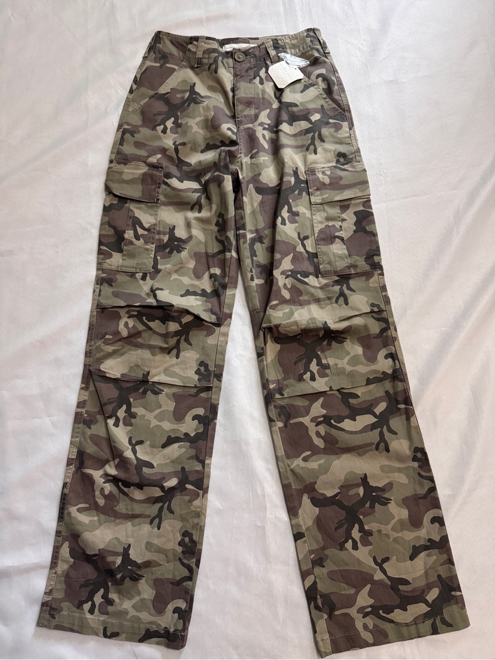NWT ALTAR'D STATE Bria Women's Camo Cargo Pants Size Small - Picture 2 of 8